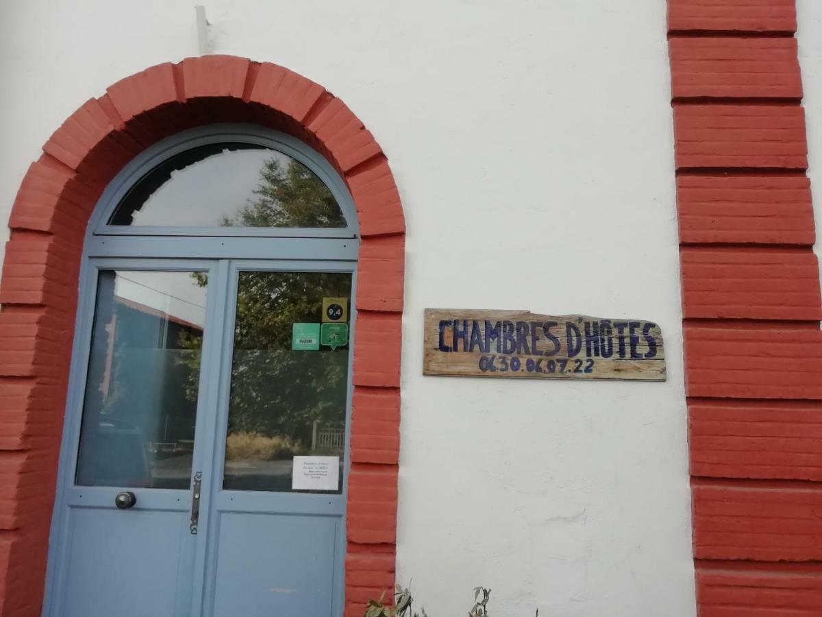 La Gare De Millas Chambres D'Hotes מראה חיצוני תמונה